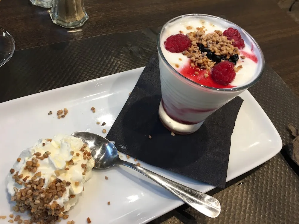 Fromage Blanc Et Son Coulis de Fruits Rouges